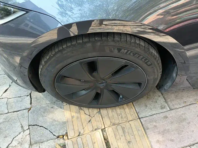 Tesla Model 3 — Фото автомобиля 22