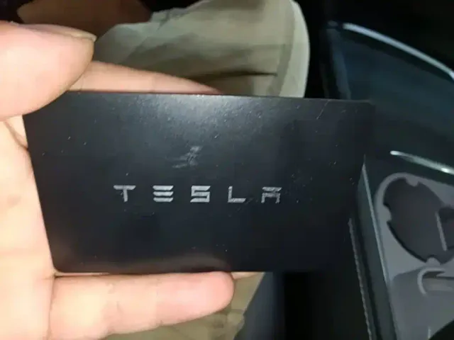 Tesla Model Y — Фото автомобиля 8