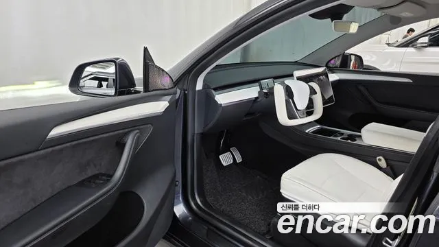 Tesla Model Y — Фото автомобиля 10