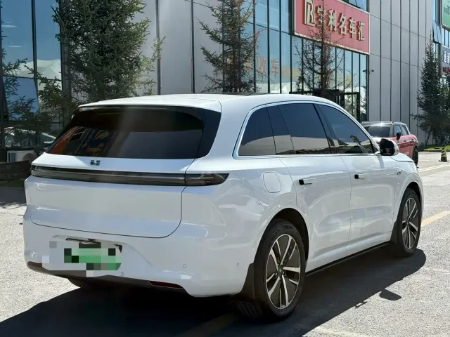Li Auto L6 — Фото автомобиля 7