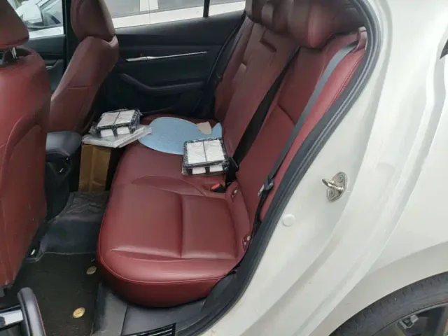 Mazda Axela — Фото автомобиля 16