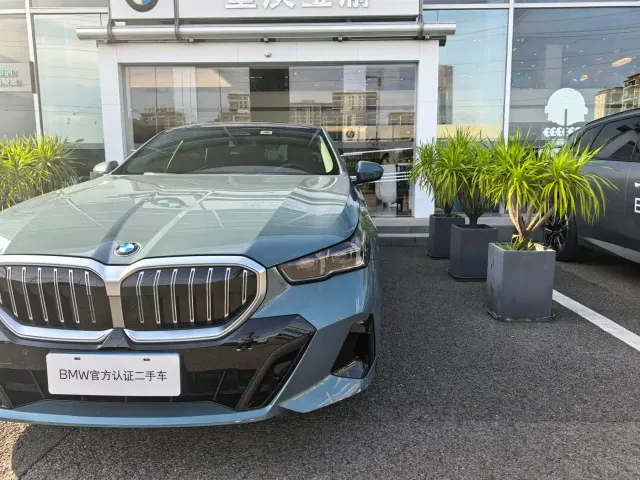 BMW 5 Series — Фото автомобиля 4