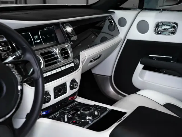 Rolls-Royce Wraith — Фото автомобиля 11