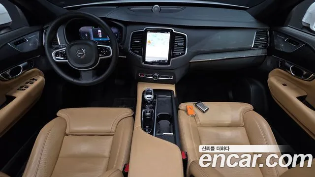 Volvo XC90 — Фото автомобиля 10