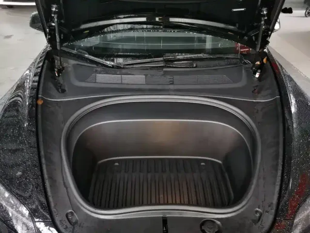 Tesla Model 3 — Фото автомобиля 19