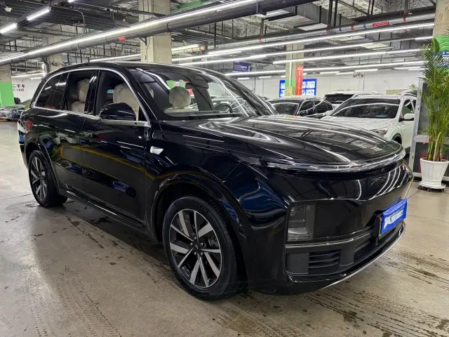 Li Auto L8 — Фото автомобиля 2