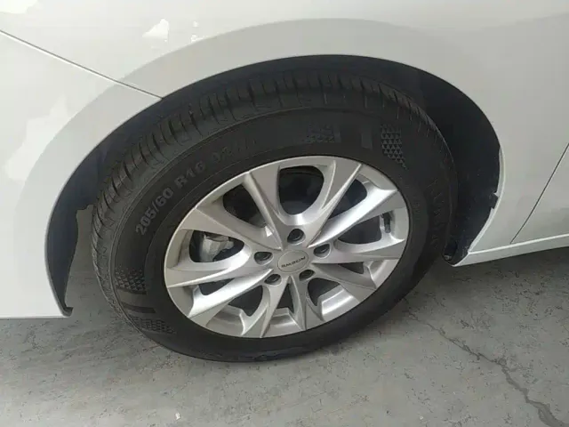 Roewe i5 — Фото автомобиля 22