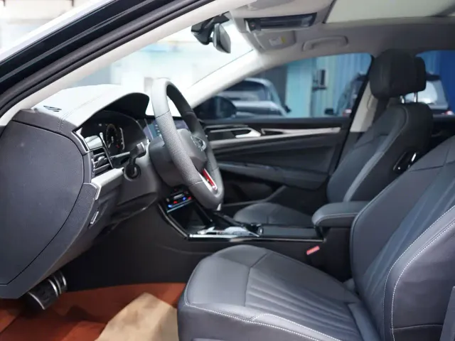 Volkswagen Passat — Фото автомобиля 4