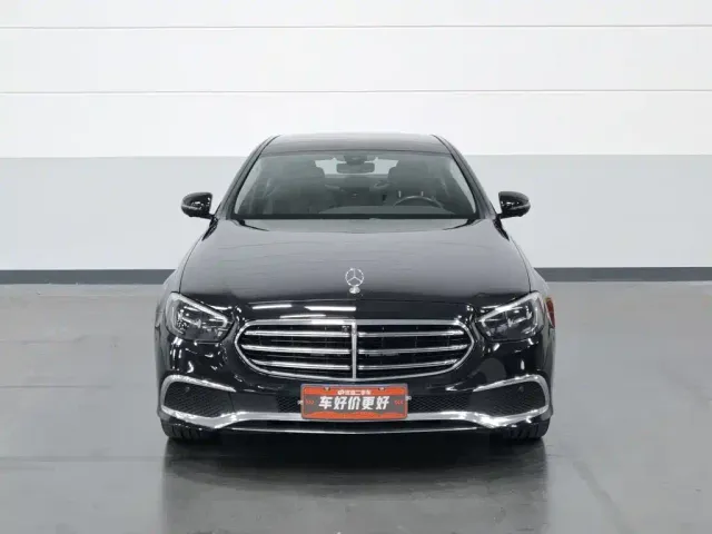 Mercedes-Benz E-Class — Фото автомобиля 3