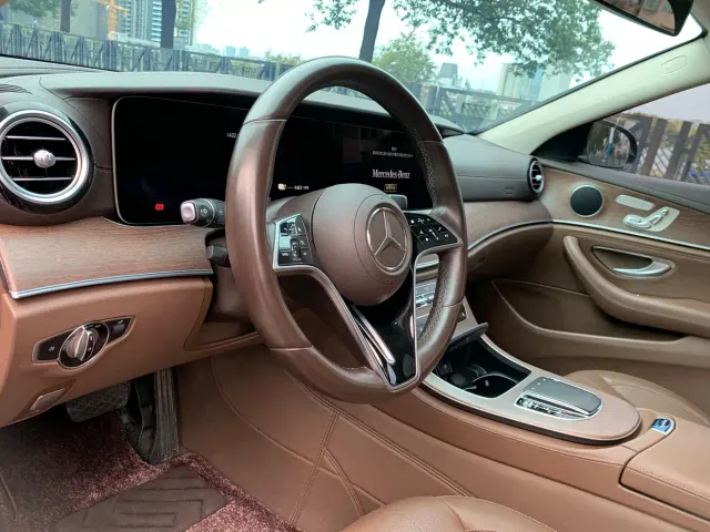 Mercedes-Benz E-Class — Фото автомобиля 18