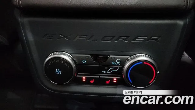 Ford Explorer — Фото автомобиля 27