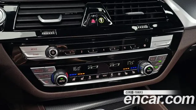 BMW 5 Series G30 — Фото автомобиля 27