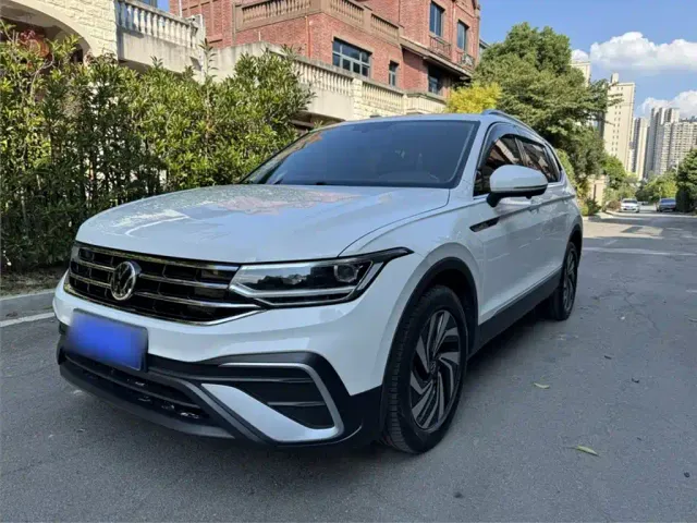 Фотография автомобиля — Volkswagen Tiguan L
