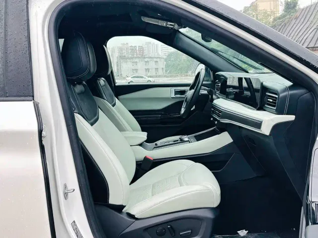Ford Explorer — Фото автомобиля 11