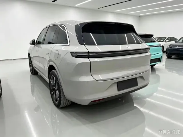 Li Auto L6 — Фото автомобиля 6