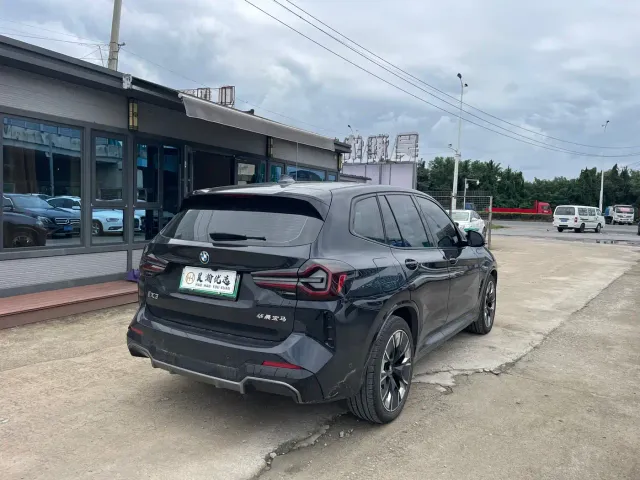 BMW iX3 — Фото автомобиля 8