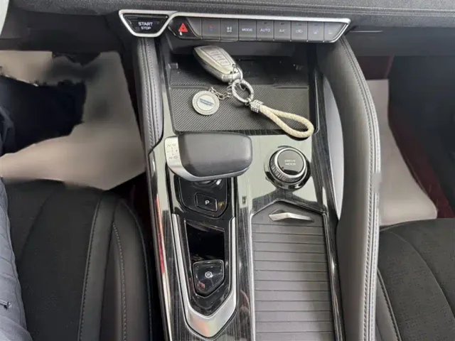 Geely Xingyue L — Фото автомобиля 12