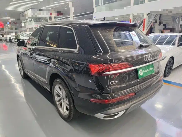Audi Q7 — Фото автомобиля 4