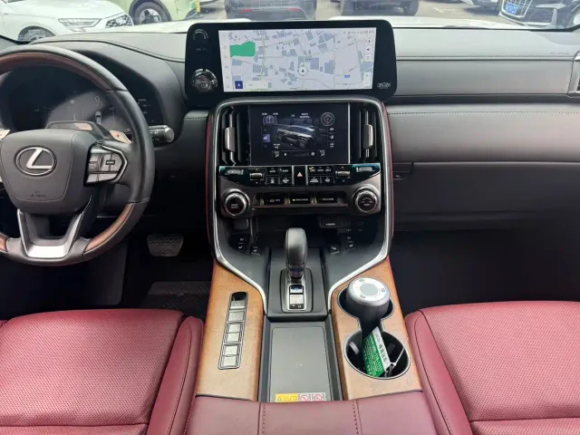 Lexus LX — Фото автомобиля 14
