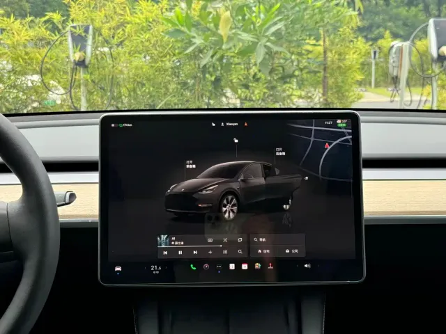 Tesla Model Y — Фото автомобиля 11