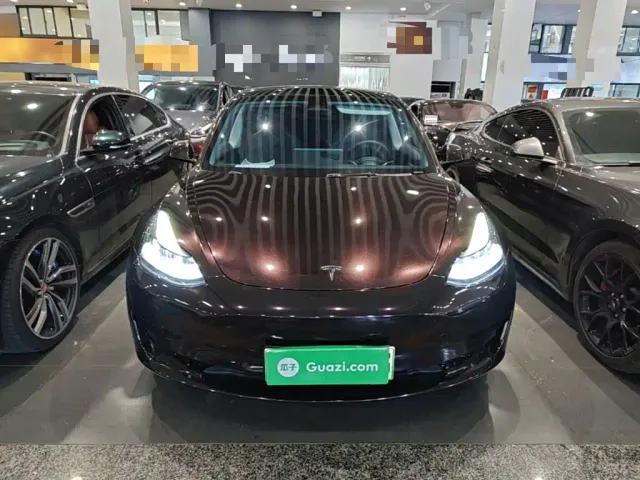 Tesla Model 3 — Фото автомобиля 2