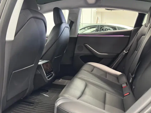 Tesla Model 3 — Фото автомобиля 10