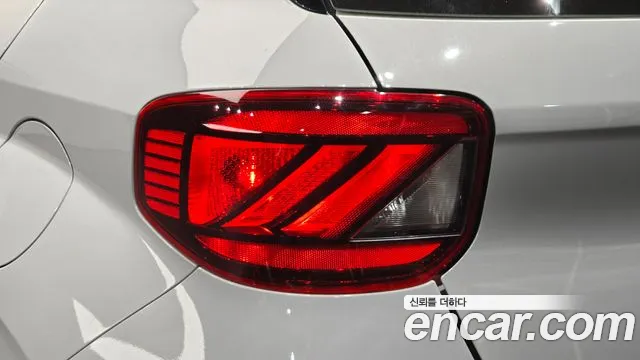 Hyundai Venue — Фото автомобиля 8