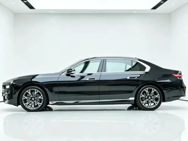BMW 7 Series — Фото автомобиля 3