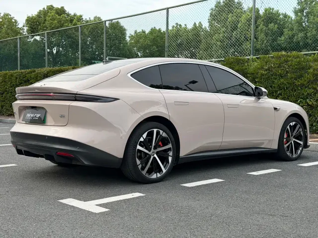 Nio ET5 — Фото автомобиля 6