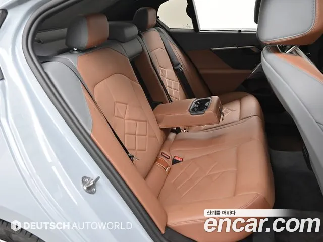 BMW 5 Series G60 — Фото автомобиля 12