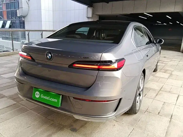 BMW i7 — Фото автомобиля 6