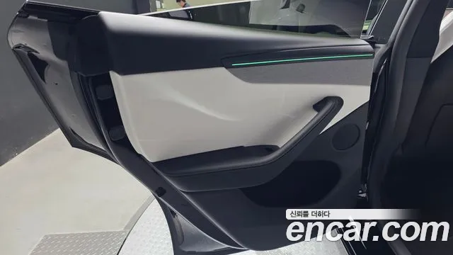 Tesla Model Y — Фото автомобиля 14