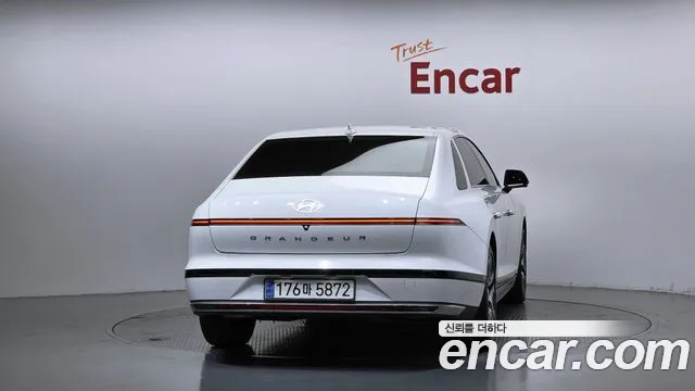 Hyundai Grandeur Grandeur (GN7) 2.5 Бензин 2WD — Фото автомобиля 4