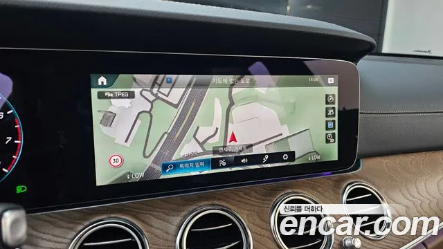 Mercedes-Benz E-Class — Фото автомобиля 13