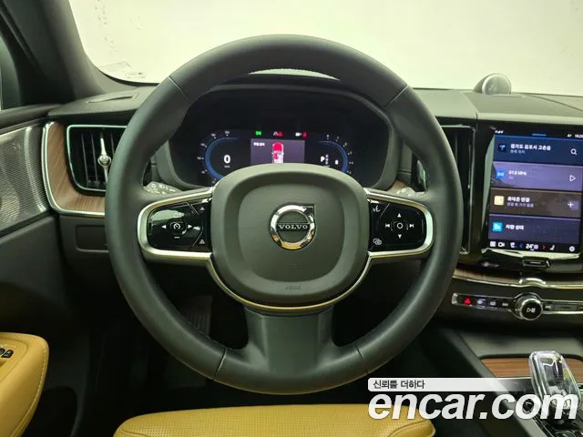 Вольво XC60 — Фото автомобиля 14