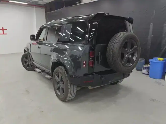 Land Rover Defender — Фото автомобиля 5