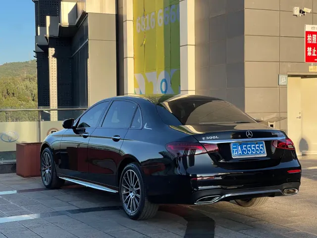 Mercedes-Benz E-Class — Фото автомобиля 7