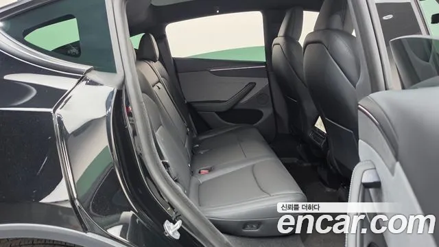Tesla Model Y — Фото автомобиля 10