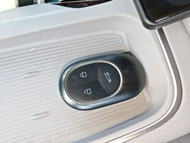 Nio EC6 — Фото автомобиля 8
