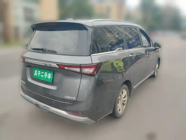 Wuling Jiachen — Фото автомобиля 6