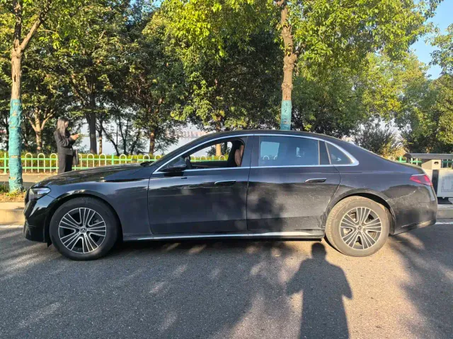Mercedes-Benz E-Class — Фото автомобиля 8
