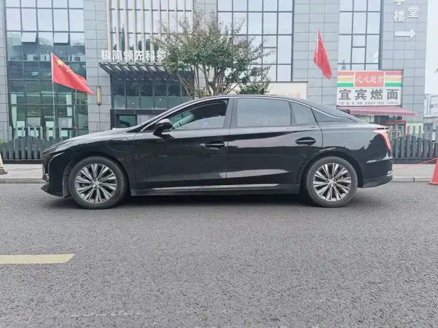 Hongqi E-QM5 — Фото автомобиля 3