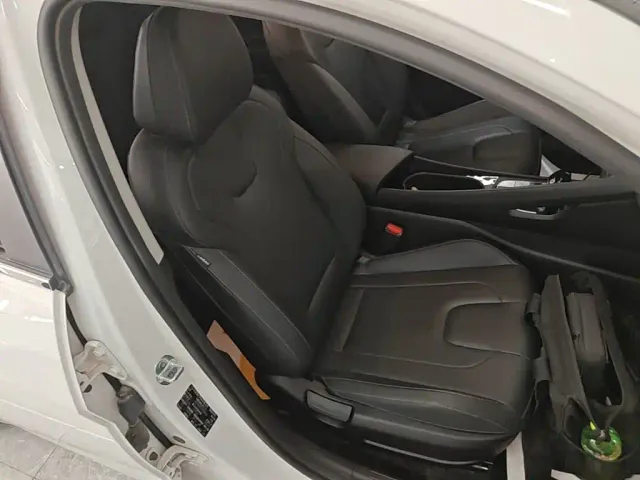 Hyundai Elantra — Фото автомобиля 24