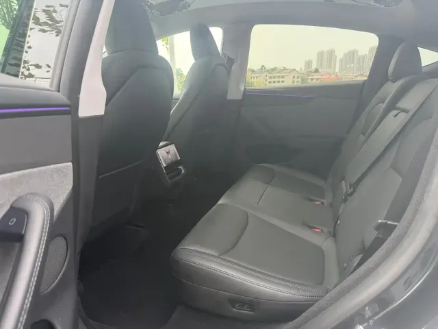 Tesla Model Y — Фото автомобиля 9