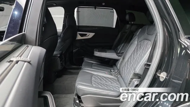 Audi Q7 — Фото автомобиля 12