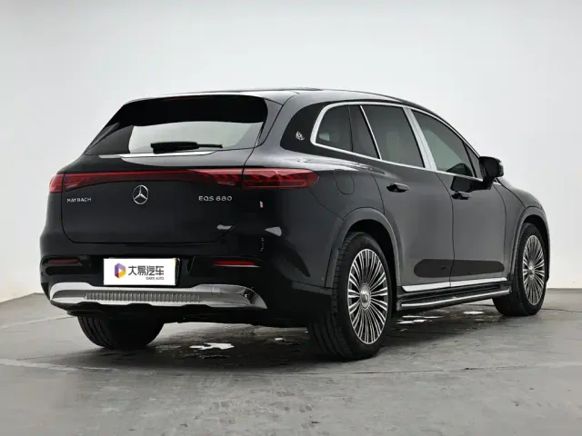 Mercedes-Benz Maybach EQS SUV — Фото автомобиля 3