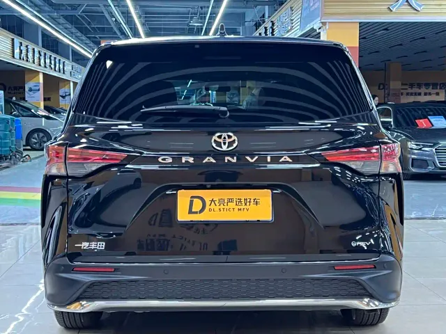 Toyota Granvia — Фото автомобиля 3