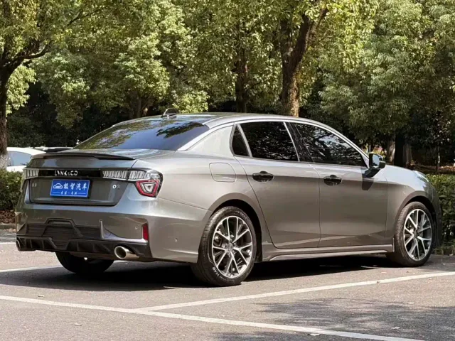 Lynk & Co 03 — Фото автомобиля 5