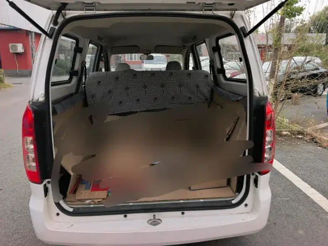 Wuling Hongguang V — Фото автомобиля 4