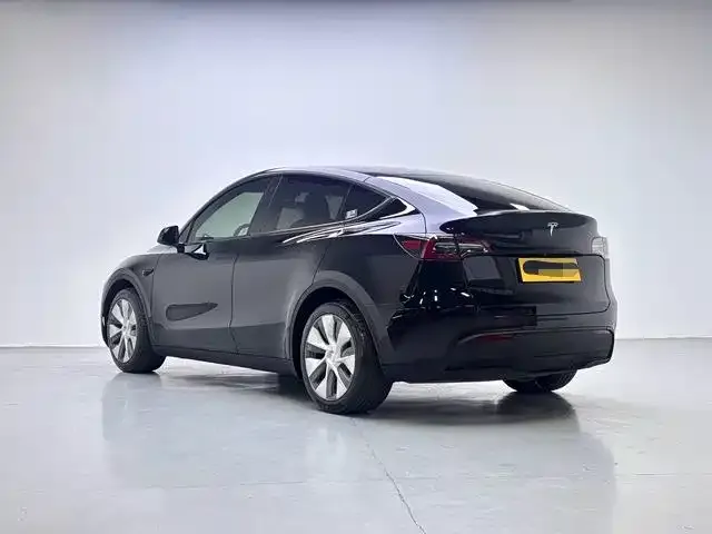 Tesla Model Y — Фото автомобиля 7